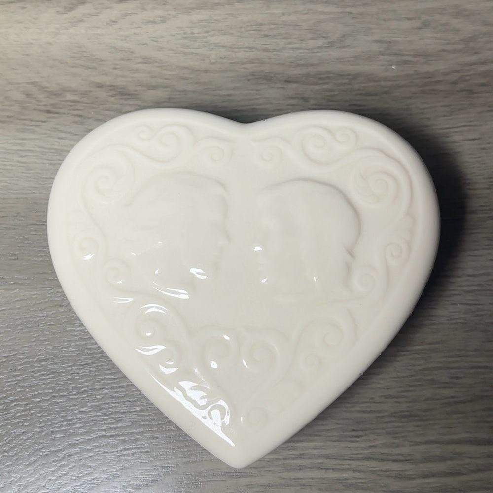 Lenox Special USA Romeo And Juliet Relief Jewelry Trinket Box Heart Shaped